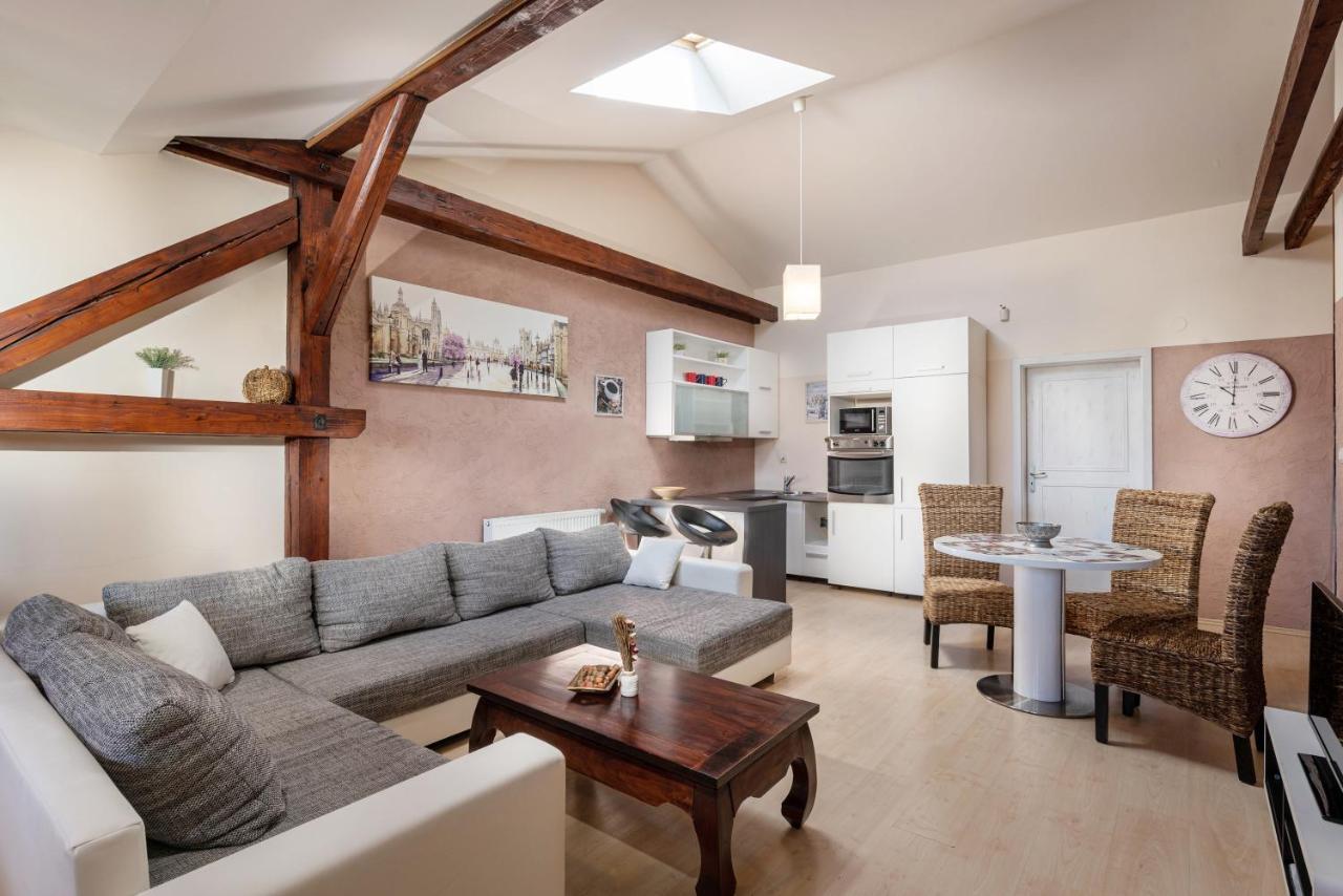 Apartments Sofia ลิฟตอฟสกีมิคูลาช ภายนอก รูปภาพ